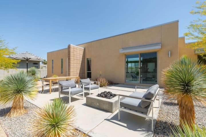 Chic Luxurious Desert Home- Private Pool Hot Tub Palm Springs Eksteriør billede