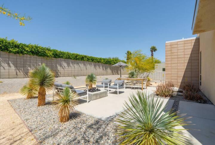 Chic Luxurious Desert Home- Private Pool Hot Tub Palm Springs Eksteriør billede